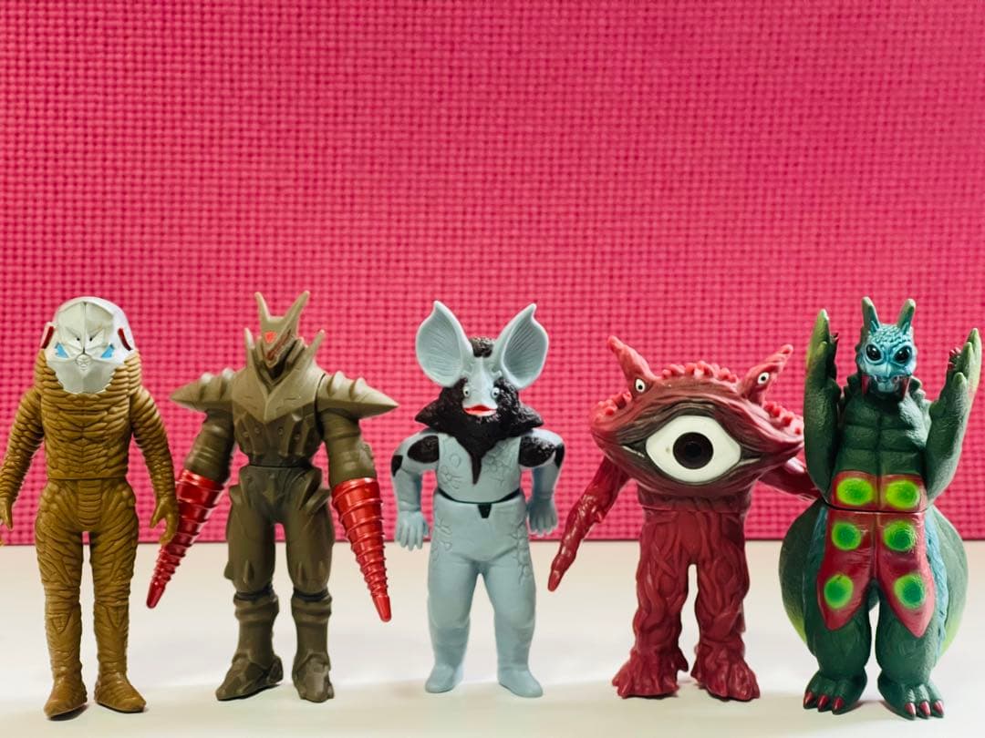 ❁在庫一掃SALE❁ 怪獣シリーズ61体＋おまけ1体付き ソフビ まとめ