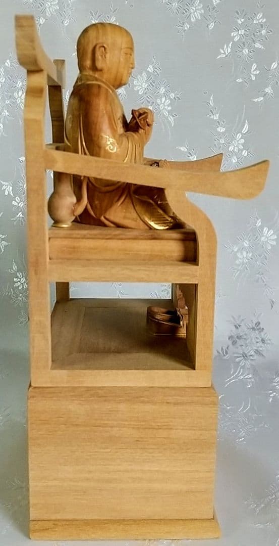 弘法大師坐像 空海 お大師さま 2.5寸#027 ◇白檀 木彫 仏像 - メルカリ