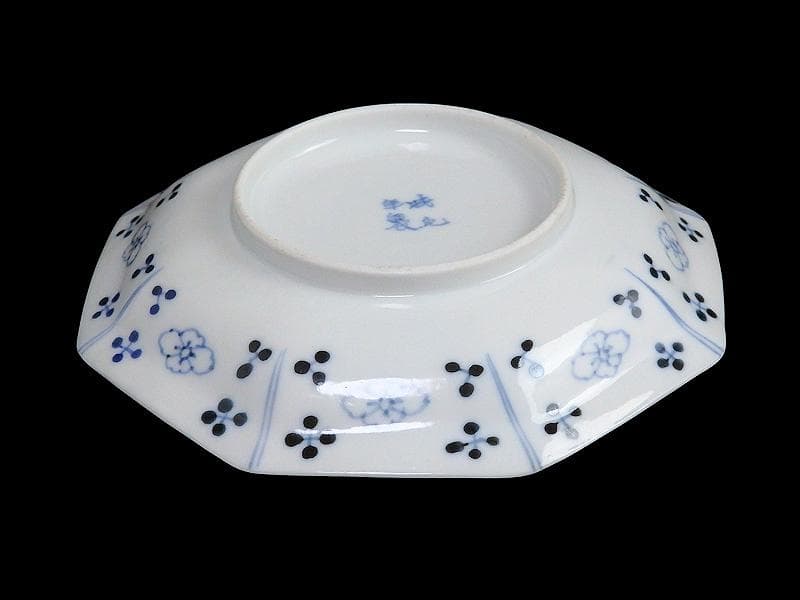 古伊万里 青海波に墨弾籠目紋 楼閣山水に花の図 八角皿2枚F205AS-fbud