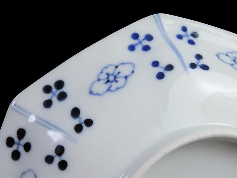 古伊万里 青海波に墨弾籠目紋 楼閣山水に花の図 八角皿2枚F205AS-fbud