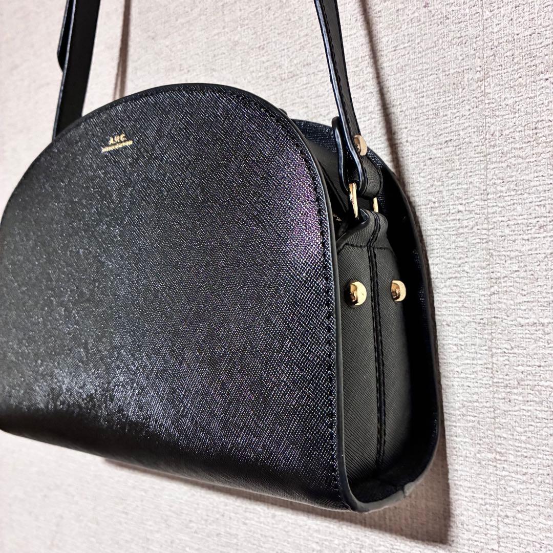 美品　A.P.C. Demi-Lune バッグ ショルダー　エンボス　黒