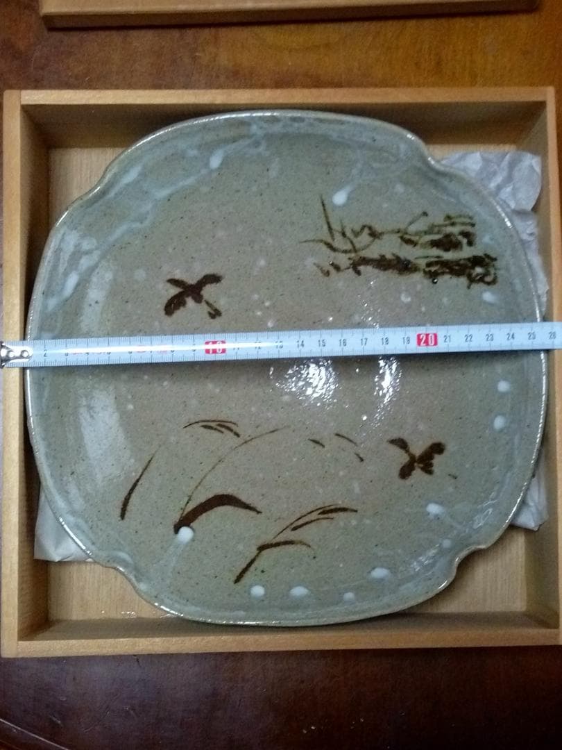 新品未使用品　初代　尾田一念　粉引鉄絵　菓子皿