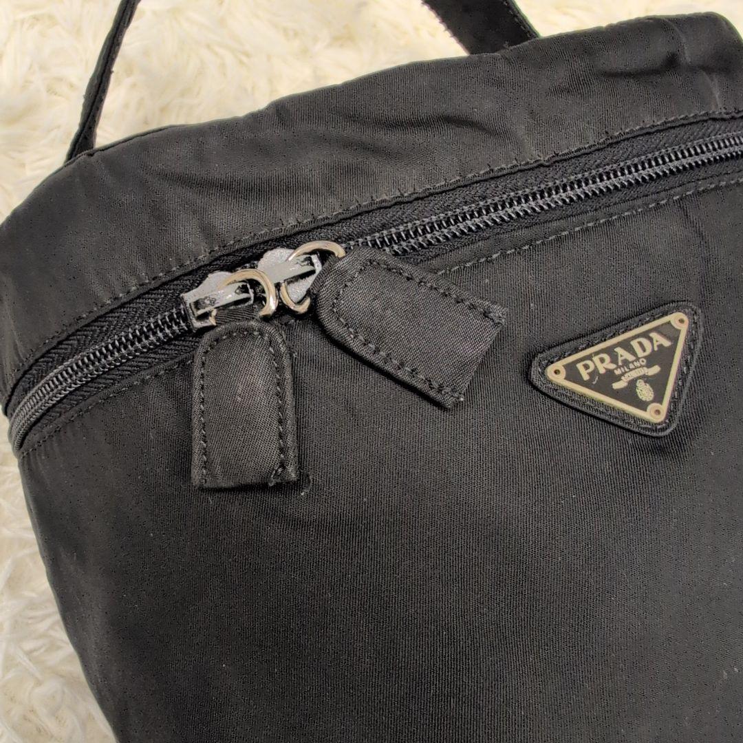 PRADA プラダ ナイロン バニティ バッグ ブラック 三角ロゴプレート