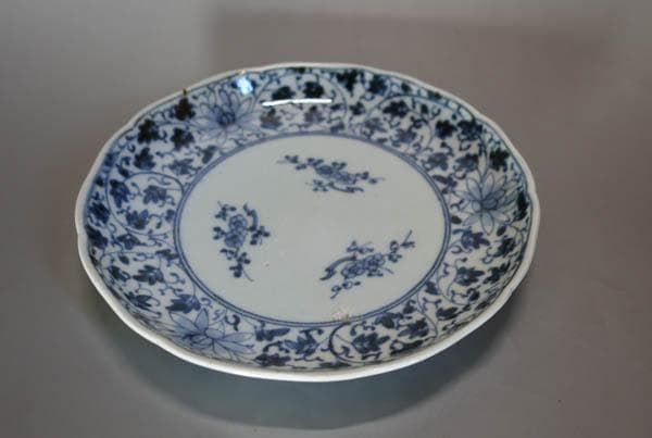 古伊万里　染付　花唐草　梅図 中皿　藍柿右衛門　江戸中期　輪花 渦福 2088