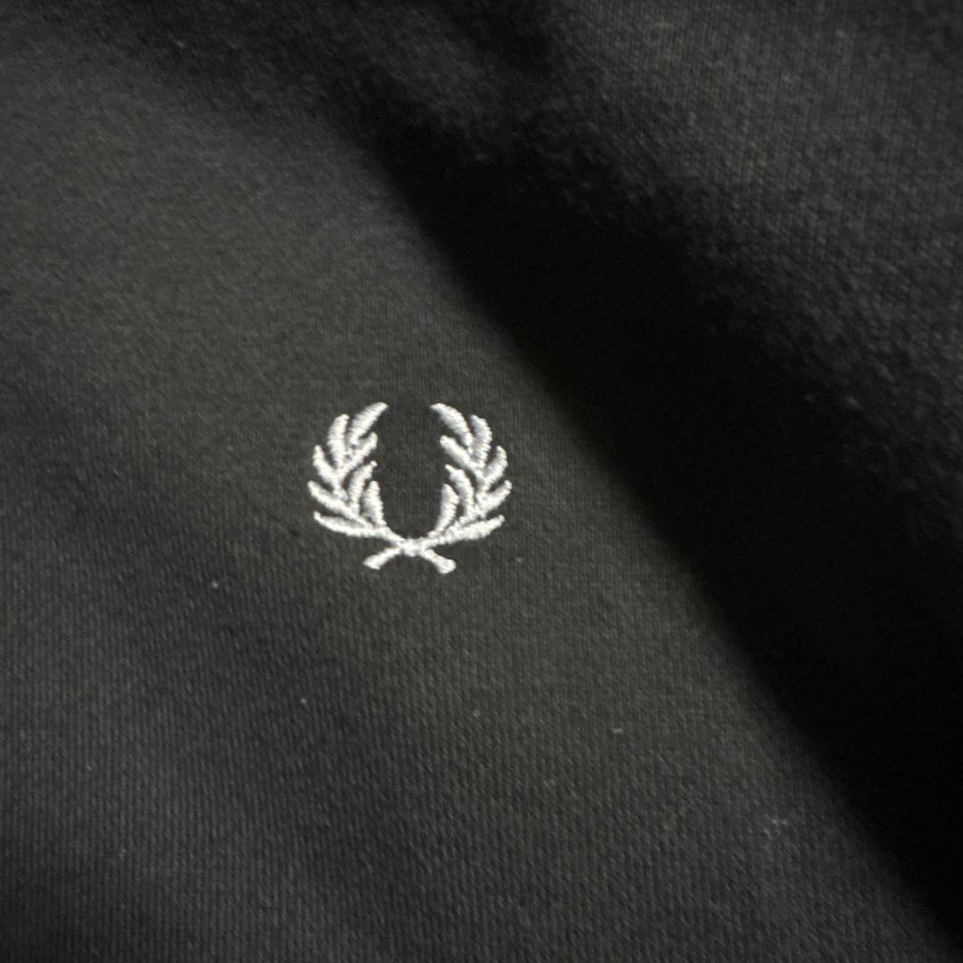美品 FRED PERRY フレッドペリー プルオーバー パーカー L 黒