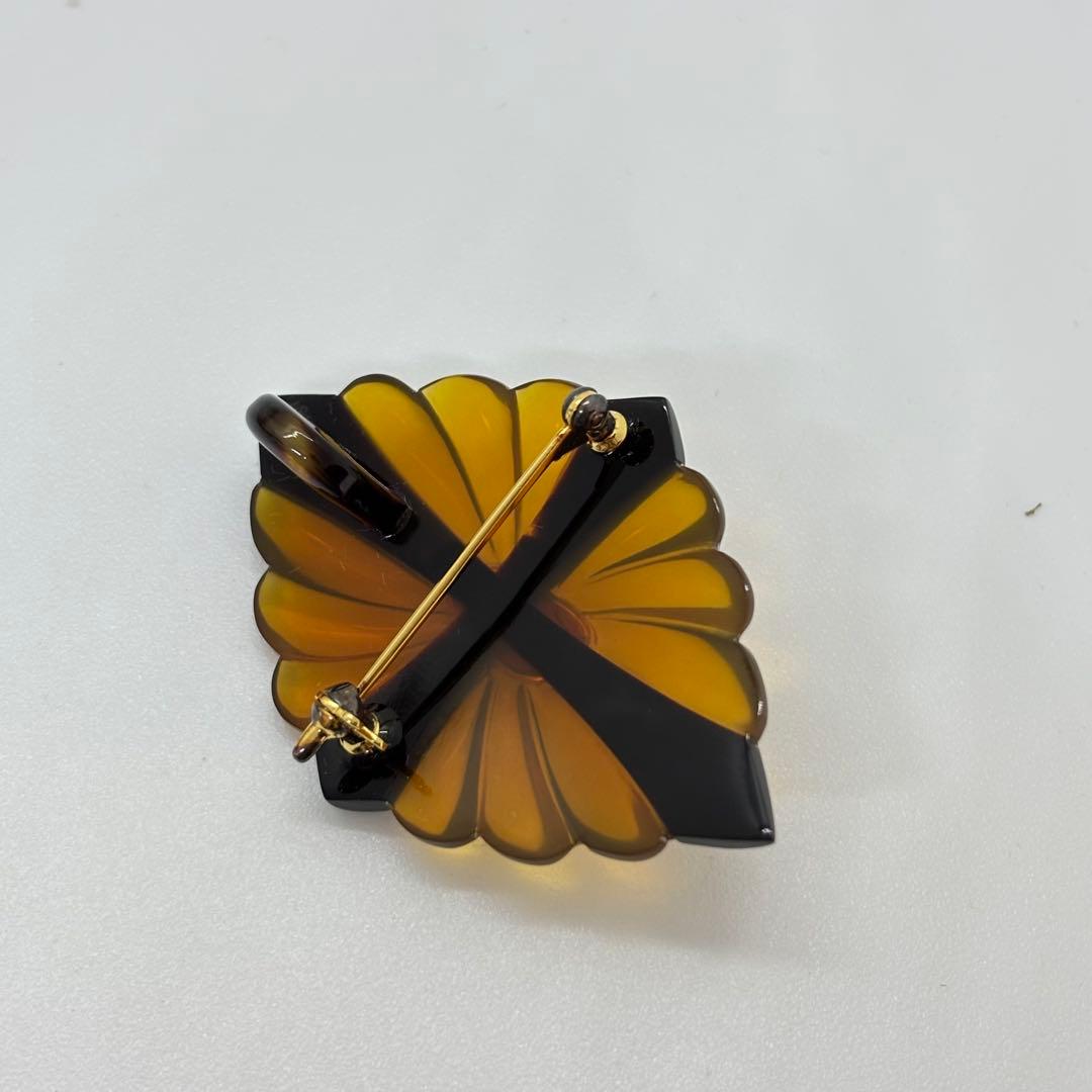 111405 本鼈甲 白甲 黒甲 k18 血赤珊瑚 花芯 ネックレス兼ブローチ