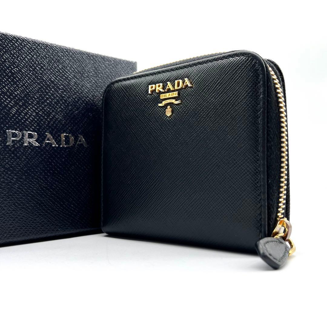 美品✨PRADA プラダ 二つ折り財布 サフィアーノレザー 金ロゴ ブラック 黒