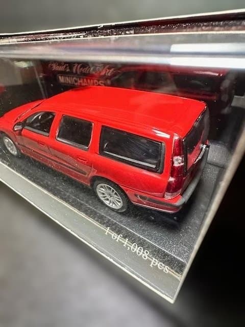【MINICHAMPS】 Volvo V70 （2000）赤　1/43