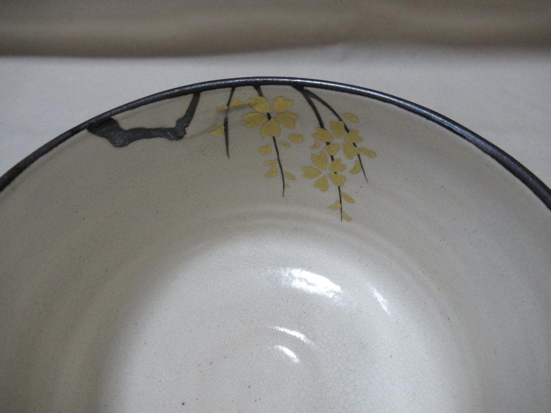 京焼水無月窯 藤谷芳哉造 銹絵（さびえ）金彩桜絵 茶碗 共