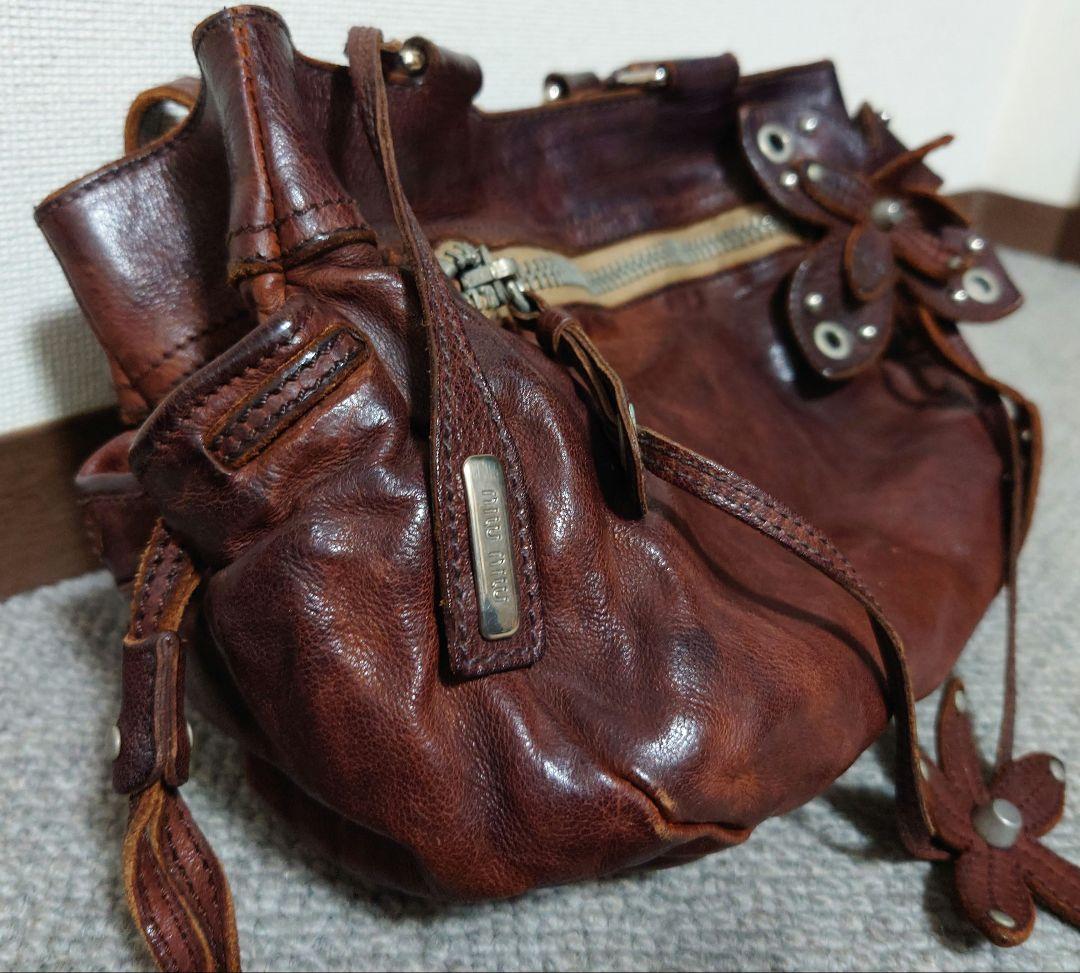 レア品☆miu miu☆ブラウンレザー ショルダーバッグ　フラワーチャーム