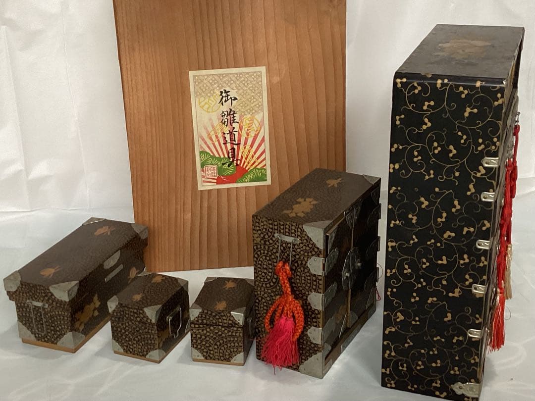 金彩蒔絵ミニチュアお雛道具 アンティーク収納箱セット 大・中・小