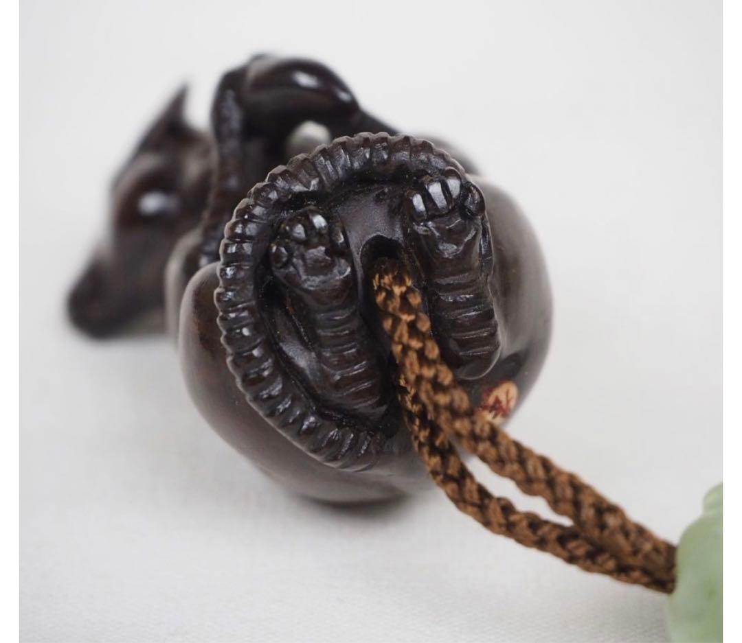 送料無料 緑檀根付 鼠 緒締め玉付 提げ物 在銘