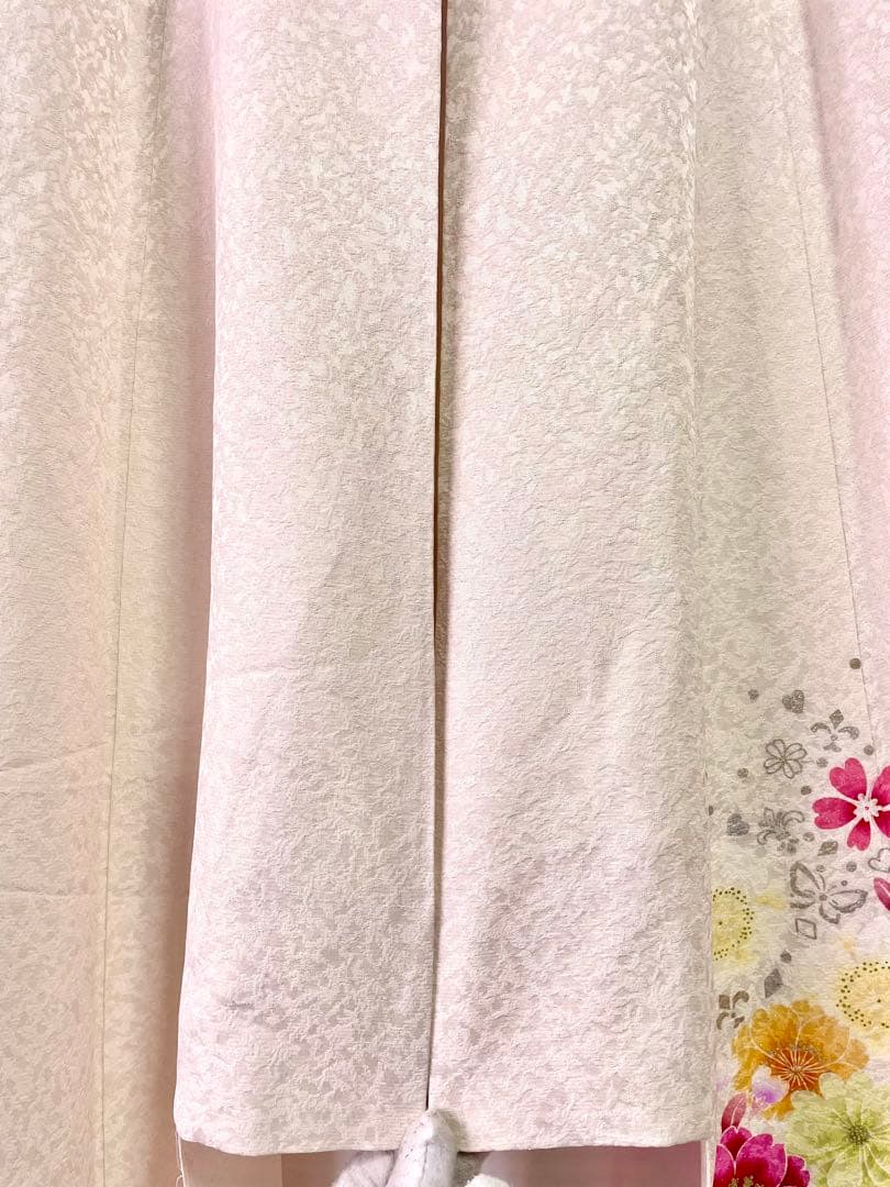 振袖］正絹 やわらかい白 生成り 桜 牡丹 蝶 箔 成人式 ママ振り 振り袖