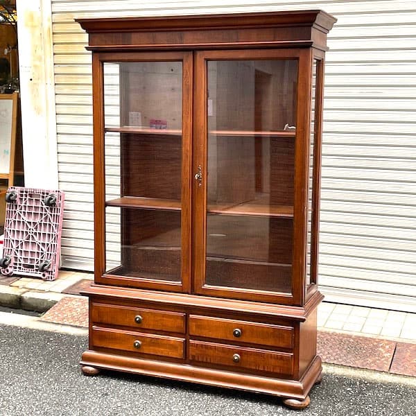 関西限定 送料別イギリスビンテージ家具 ガラスキャビネット カップ