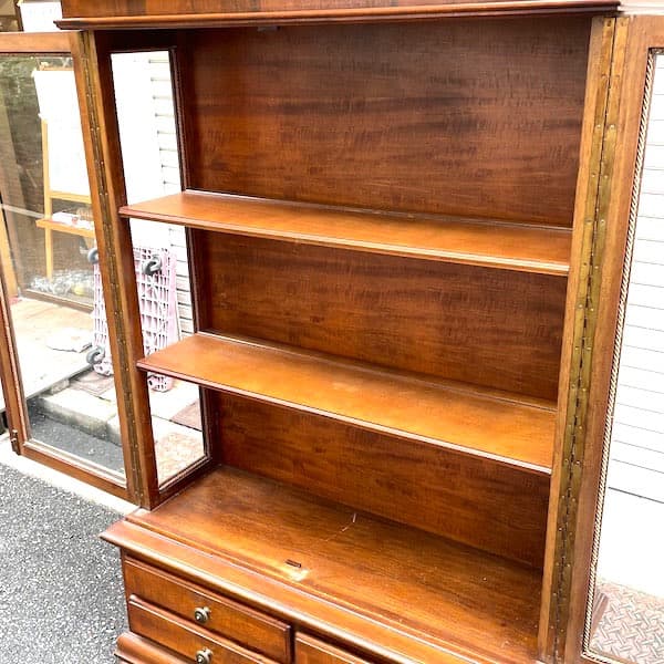 関西限定 送料別イギリスビンテージ家具 ガラスキャビネット カップ