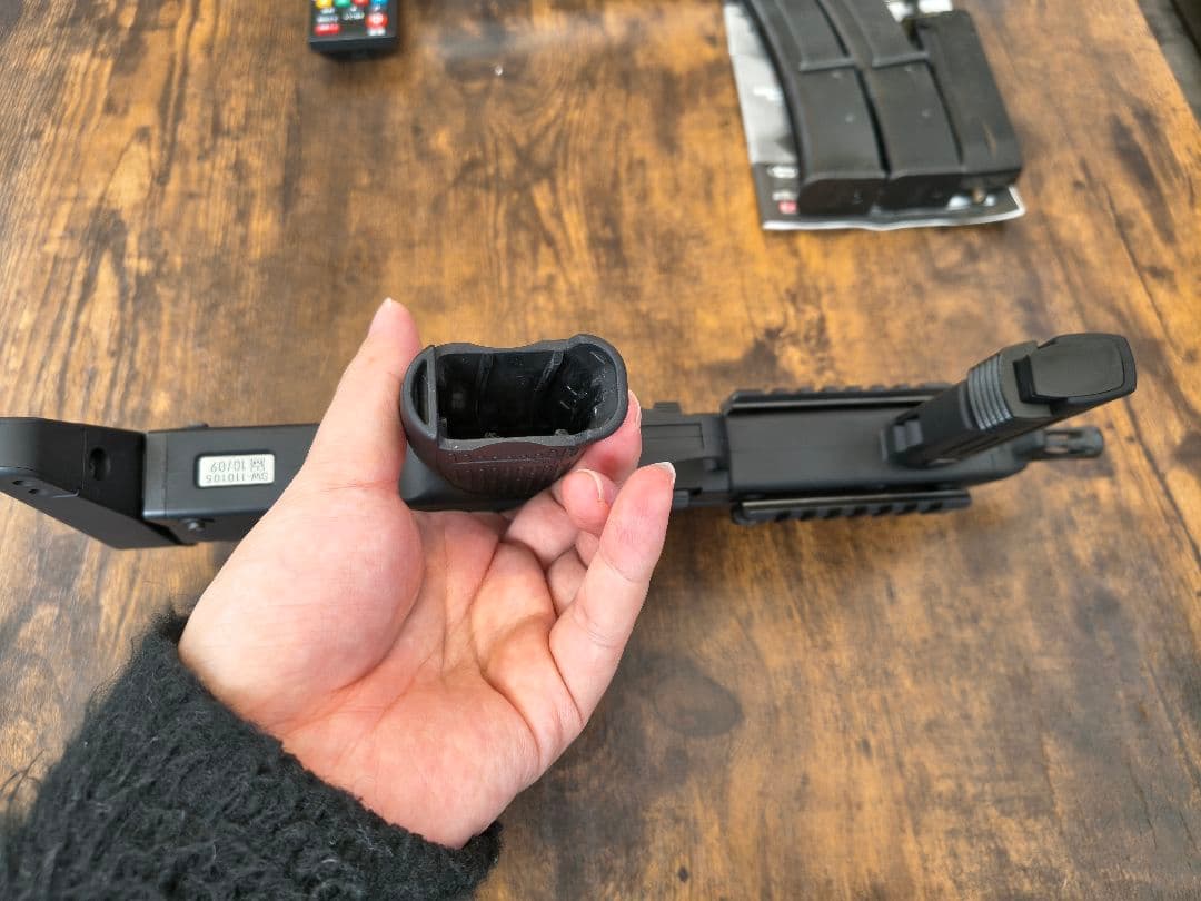 東京マルイ　MP7A1 ガスガン　マガジン2本