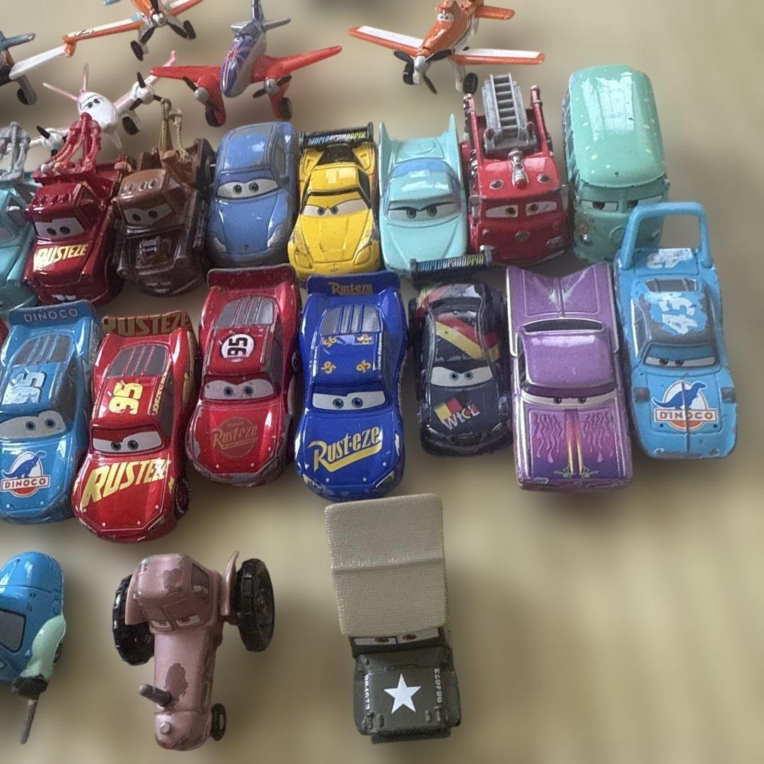 カーズ プレーンズ ミニカー セット トラック付き ディズニーランド