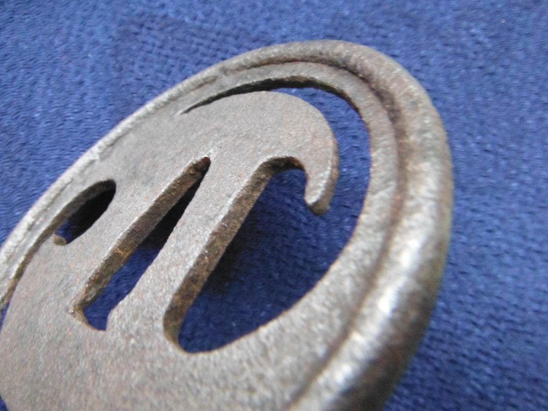 刀装具・鍔・甲冑師　(つば) ・巴紋透かし・江戸時代
