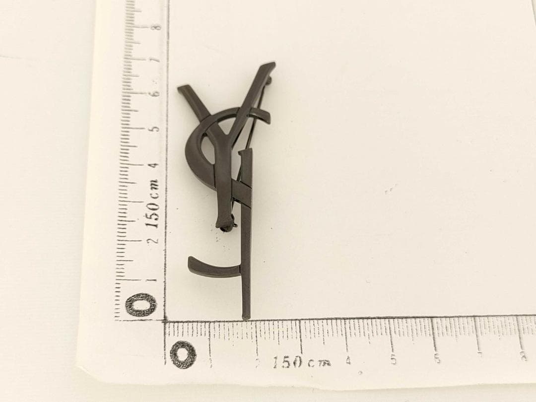 サンローラン パリ YSLロゴ カサンドラ ブローチ GP