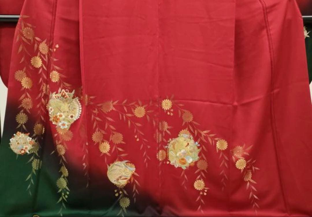 振袖 フルセット6点M〜Lサイズ赤と緑の花柄刺繍