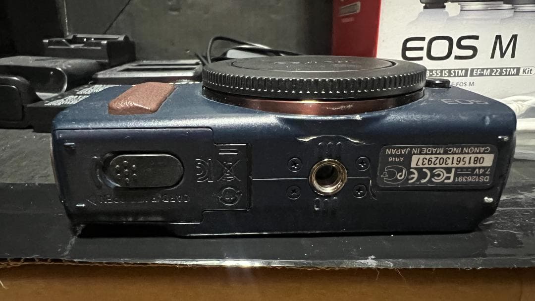 Canon EOS M ミラーレスカメラ 青 中古 難有