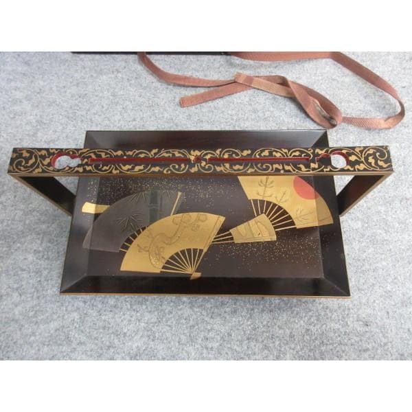 黒塗金縁金蒔絵扇に唐草手付盆箱附き [B27002]