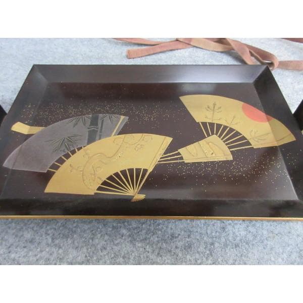 黒塗金縁金蒔絵扇に唐草手付盆箱附き [B27002]