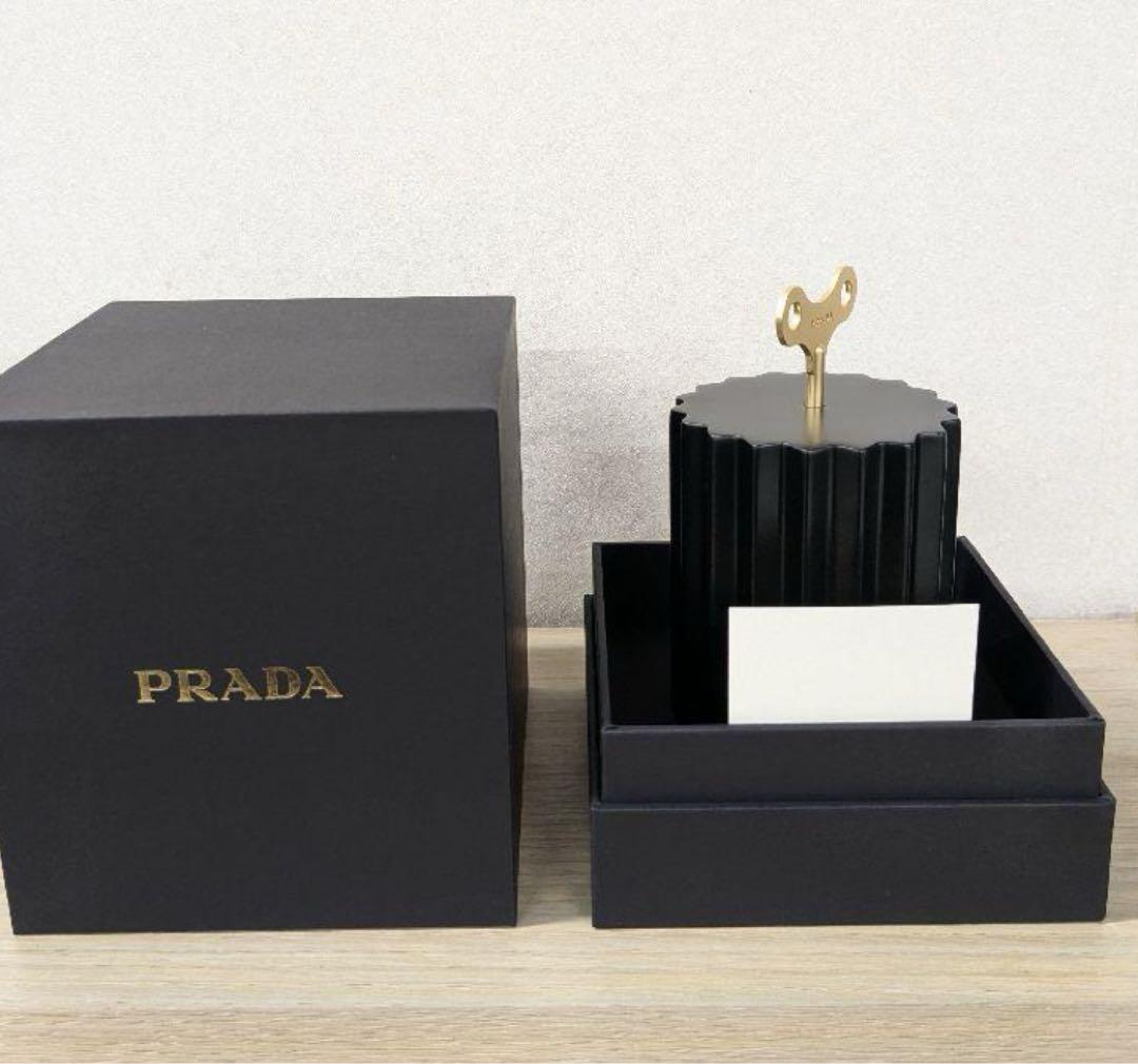 PRADA オルゴール 黒