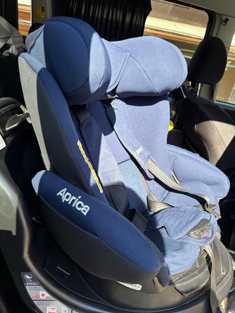 Aprica チャイルドシート ネイビー - メルカリ