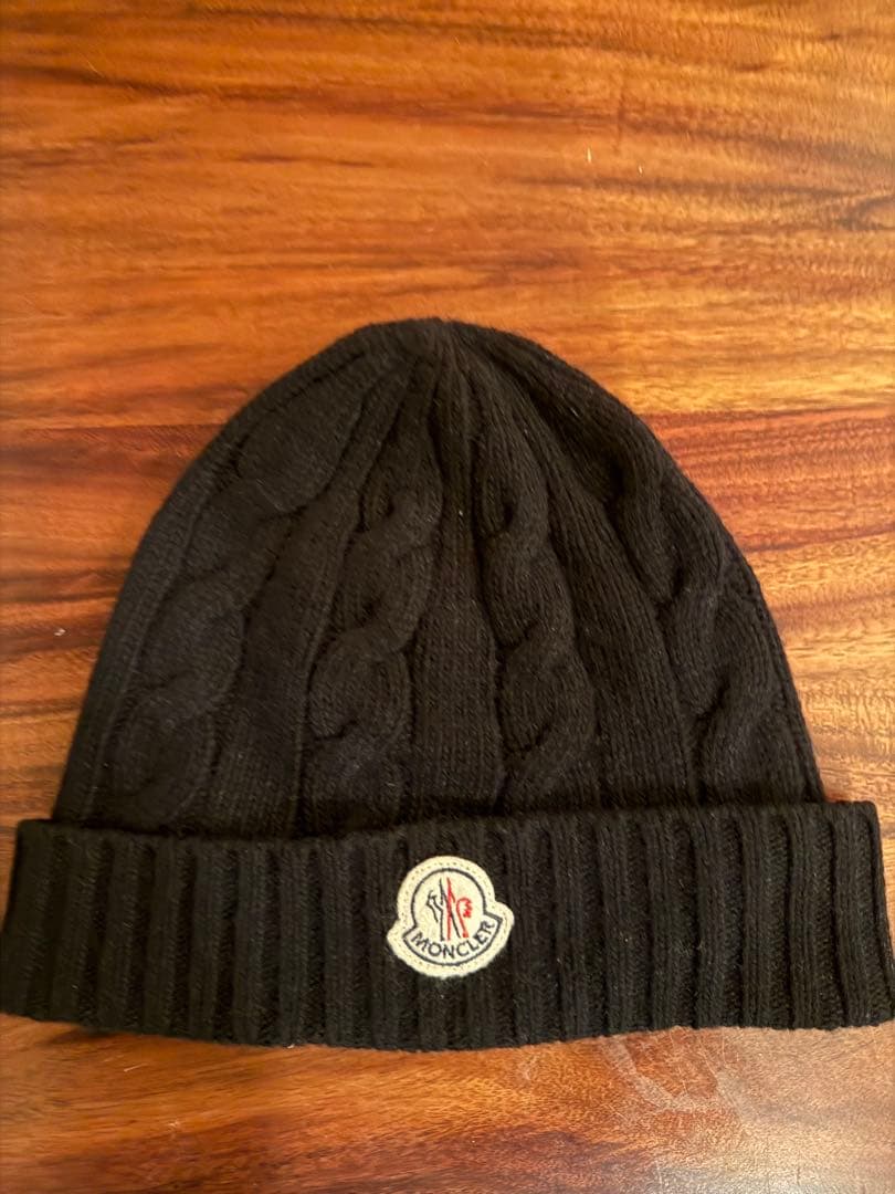 MONCLER ブラック ニット帽 ケーブル編み - メルカリ