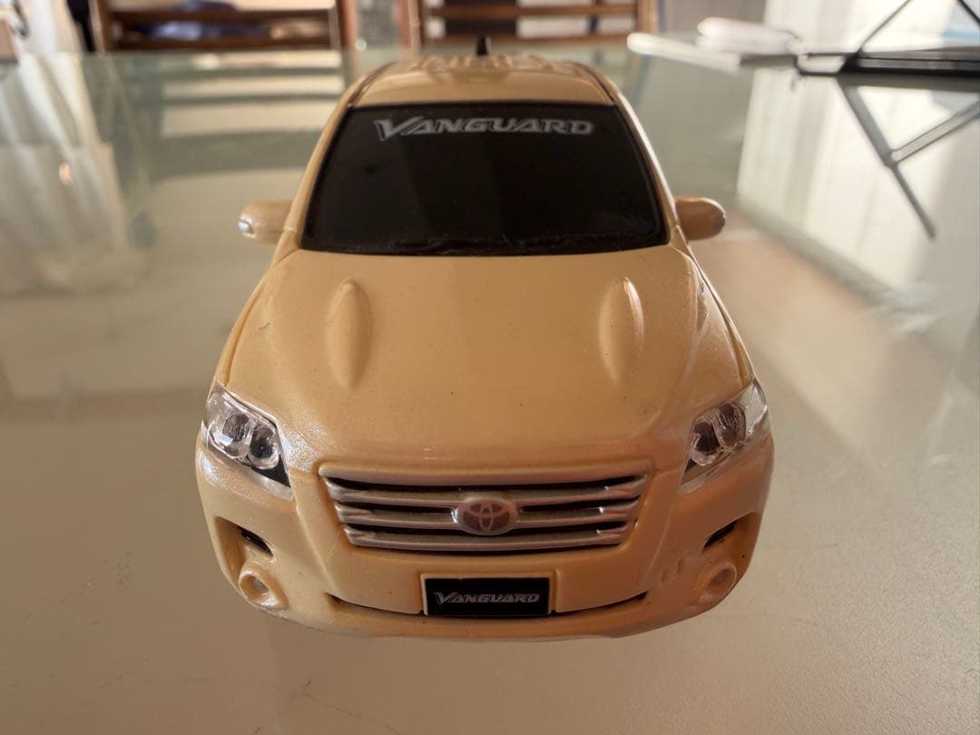 TOYOTAヴァンガードVanguardトヨタSUV ベージュディーラー非売品。 TOYOTAヴァンガードVanguardトヨタSUV ベージュディーラー非売品