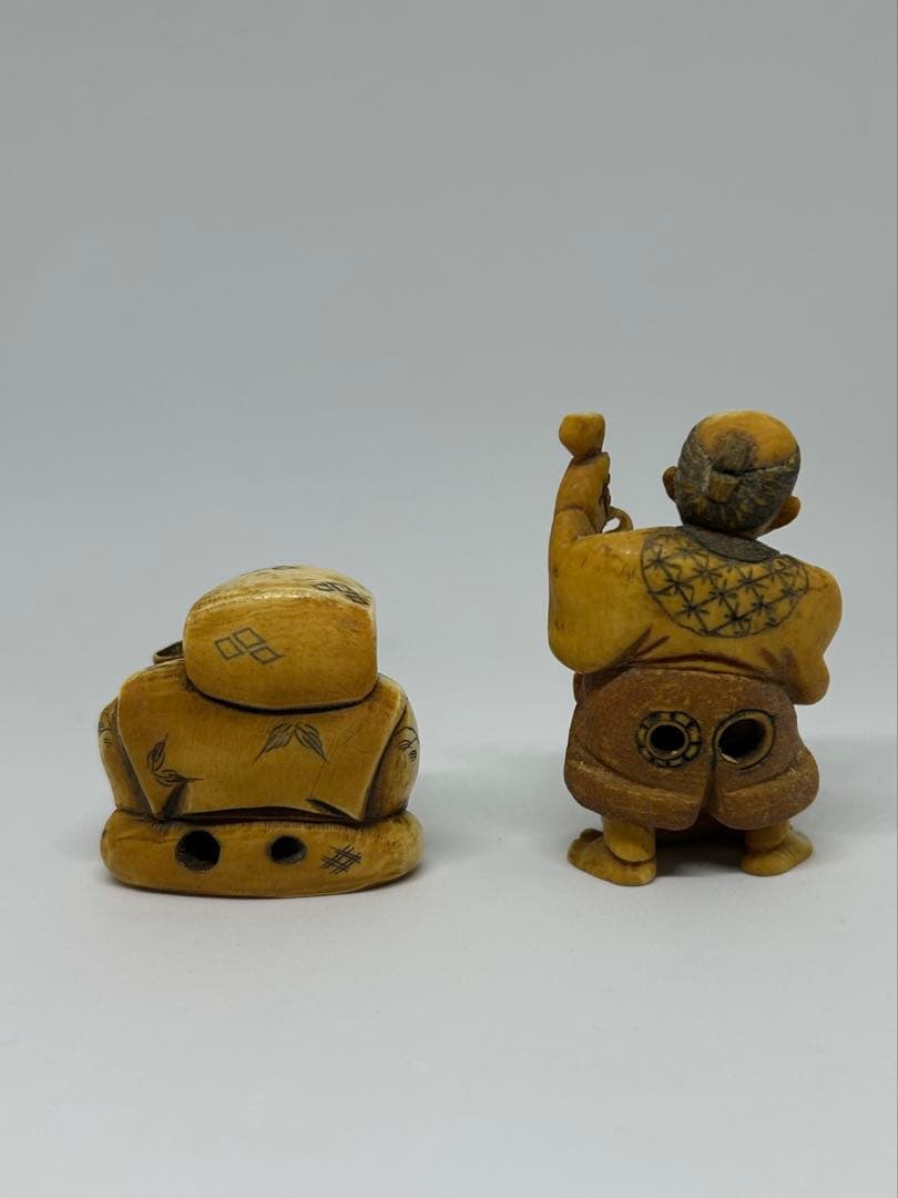 人物根付 二体揃 在銘「千広」「白之」 牙風彫刻 時代根付 骨素材