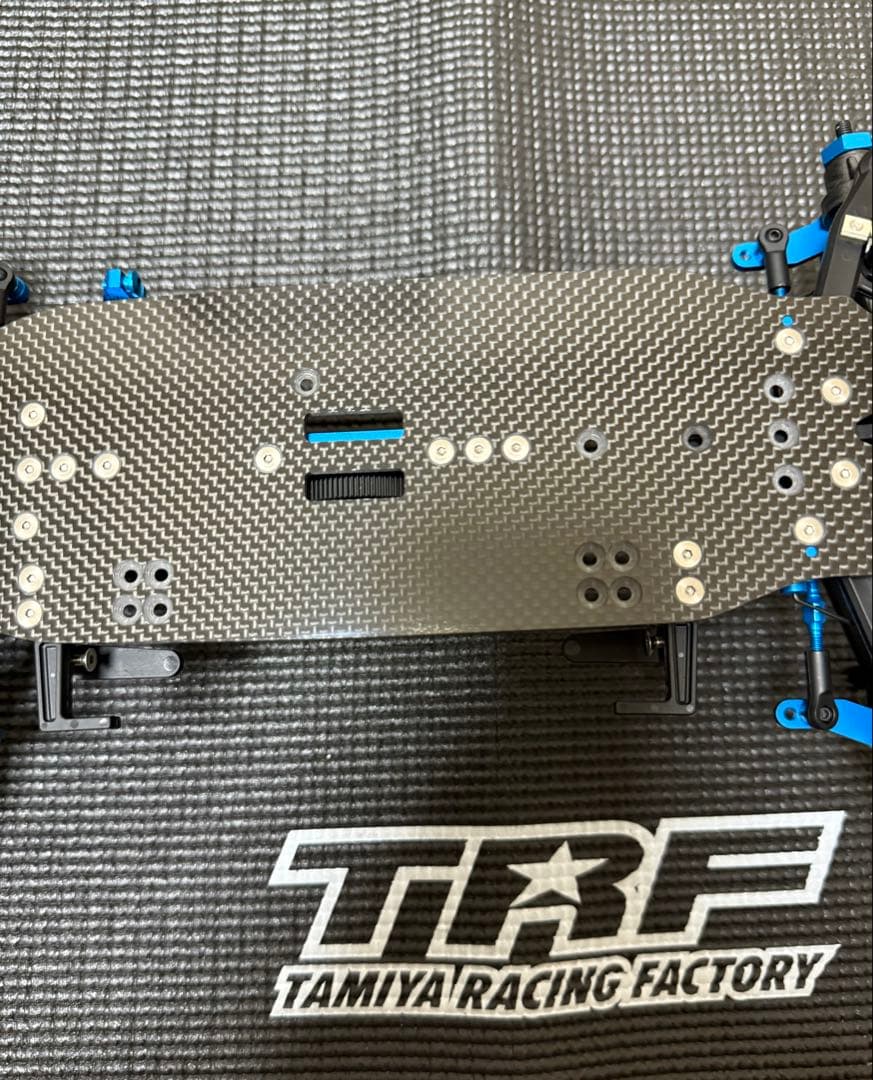 タミヤ　TRF421 (スペアパーツ付き)