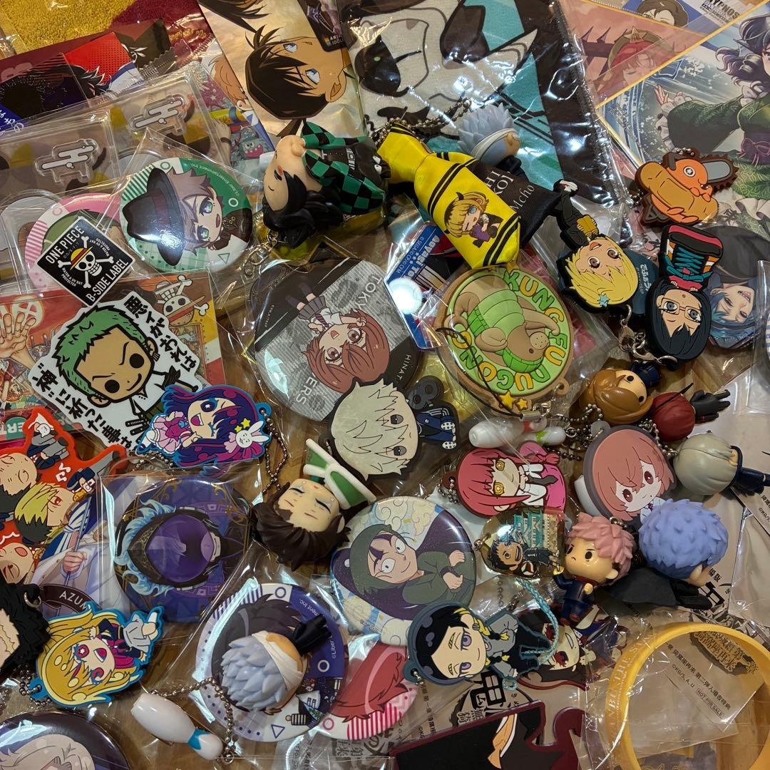大量 アニメグッズ まとめ売り ノンジャンル アニメ 缶バッジ クリアファイル