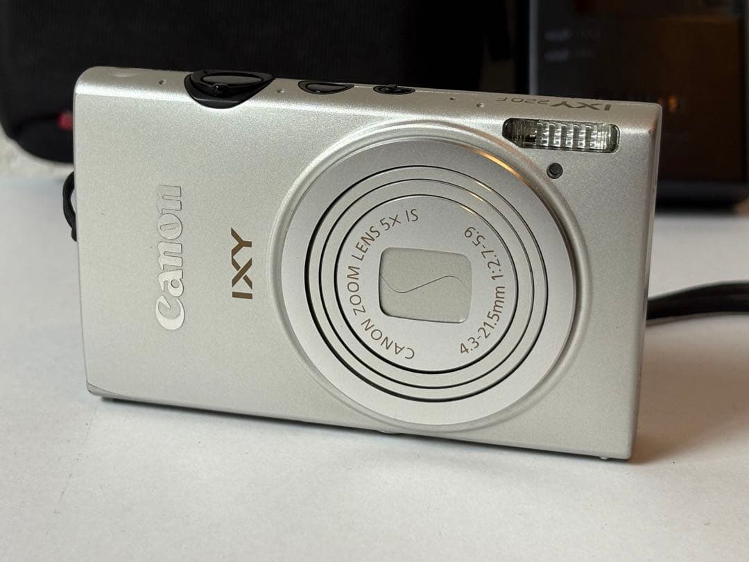Canon IXY 220f シルバー デジタルカメラ 充電器カバー付き