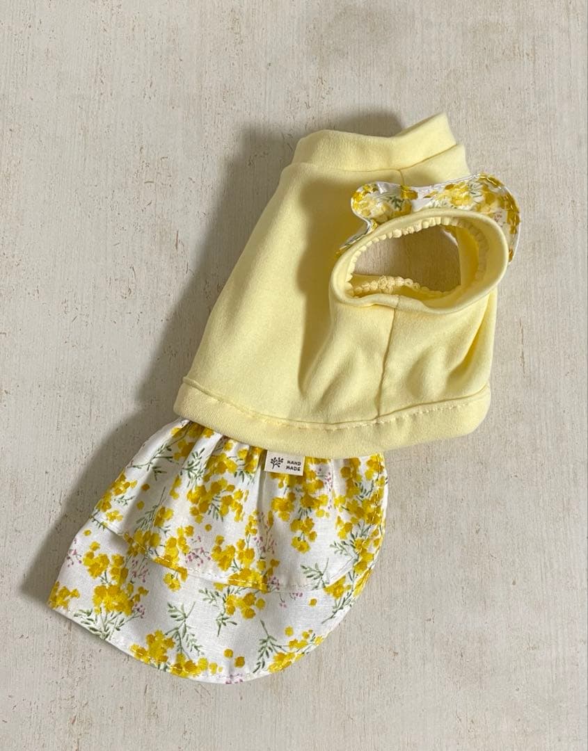 ミモザ柄（レモン）のフリル付きワンピース】ハンドメイド 犬服 小型犬