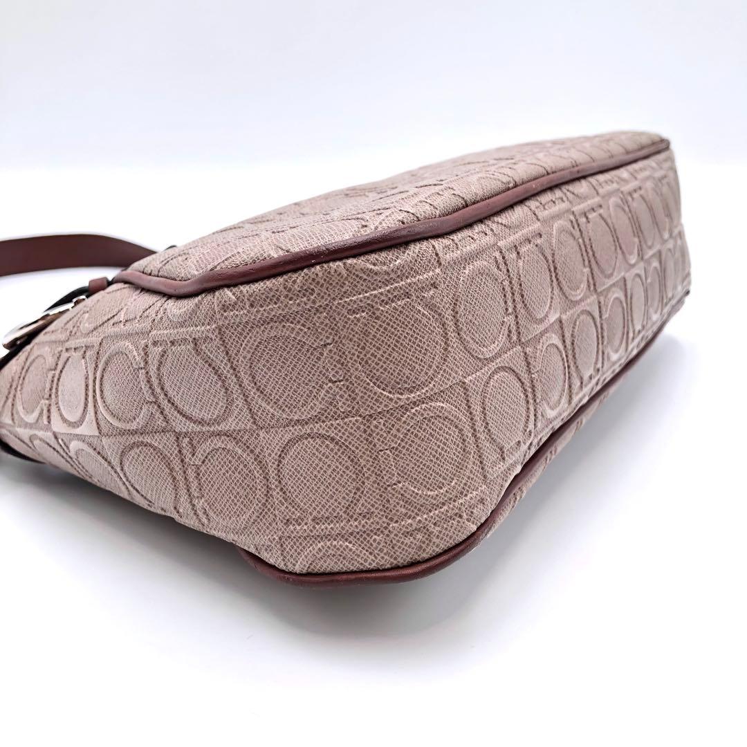 サルヴァトーレフェラガモ アクセサリーポーチ ガンチーニ エンボス バッグ