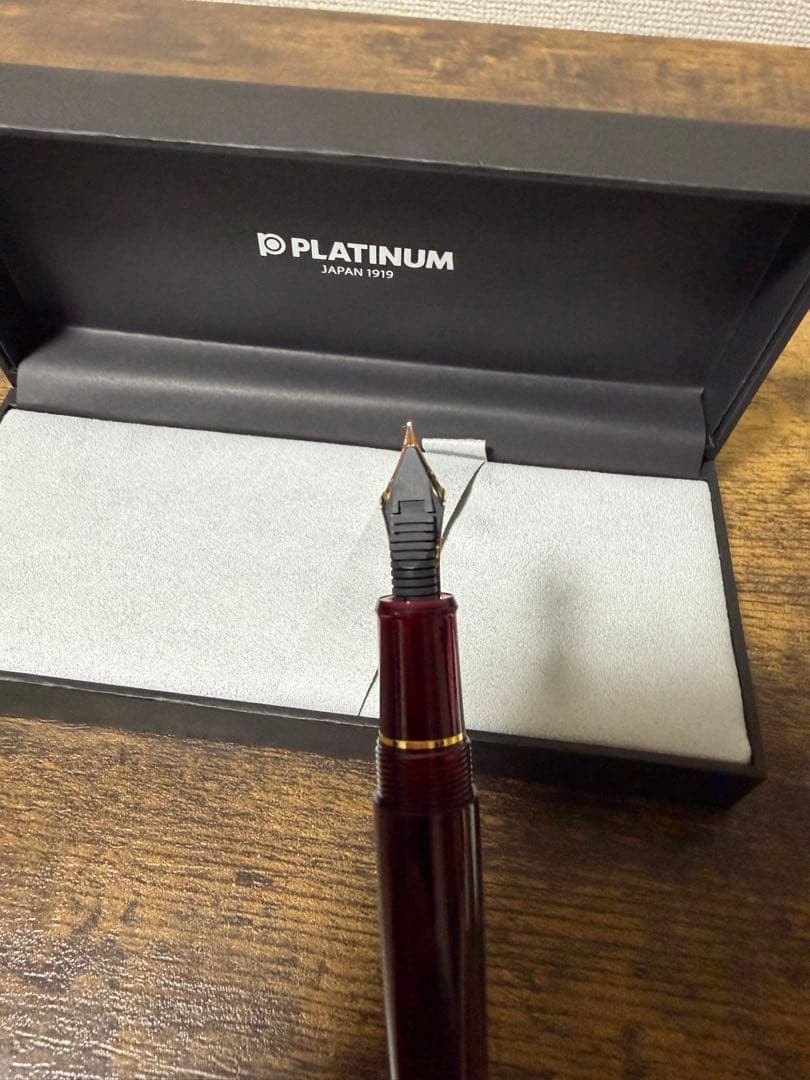 新品未使用　ブルゴーニュ　14金　ゴールド　プラチナ　万年筆　細時　備品付き