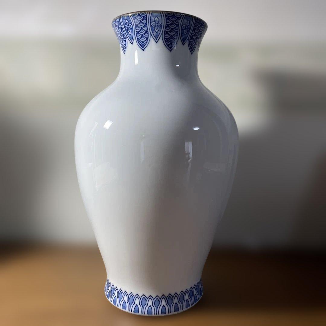 有田焼 青白磁山水画花瓶(西峰作) - メルカリ