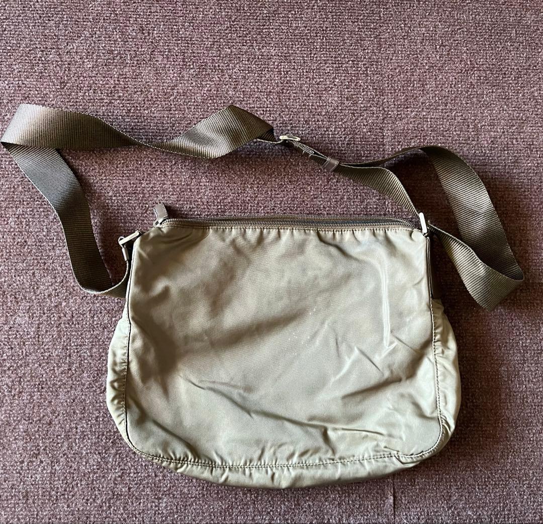 プラダ　ナイロン製ショルダーバッグ