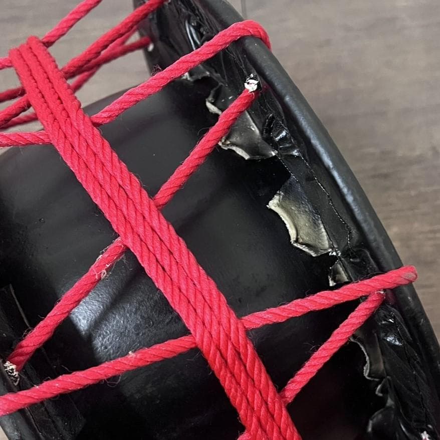 新品】【蔵出し】締め太鼓 牛革 和太鼓 バチ付 台付 平太鼓 入門用