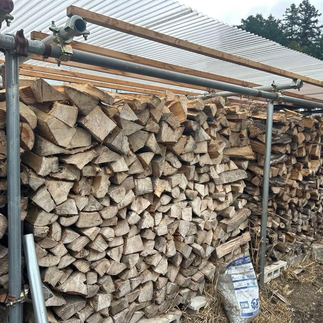 乾燥　薪　約40㎝ナラなどの広葉樹　1㎥軽トラ平積み約300㎏です。薪ストーブに