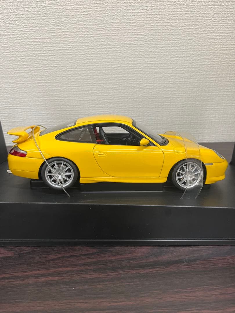 オートアート1/18 ポルシェ911GT3 イエロー