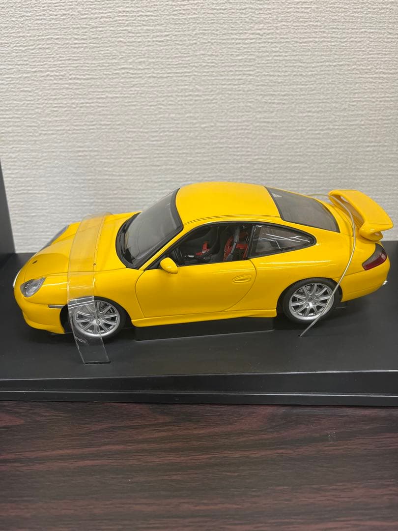 オートアート1/18 ポルシェ911GT3 イエロー