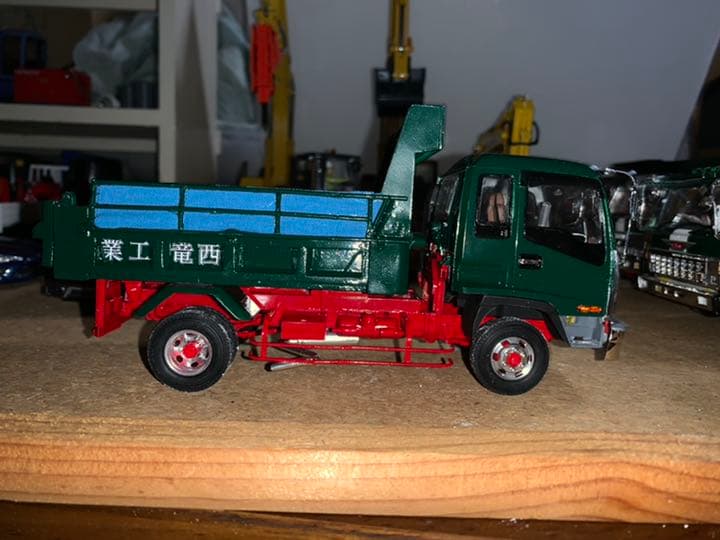 アオシマ1/32 4トンダンプ