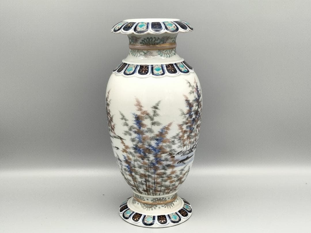 香蘭社明治期 色絵 金彩 輪花 竹林鮎文 花瓶