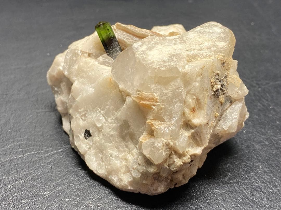 トルマリン 母岩付き 水晶 雲母 243g