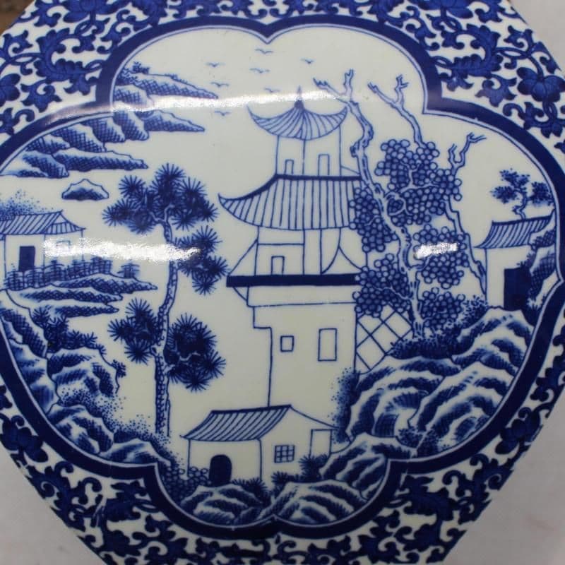 清乾隆青花纏枝松竹梅竜耳四方瓶 景徳鎮 陶磁器 装飾品