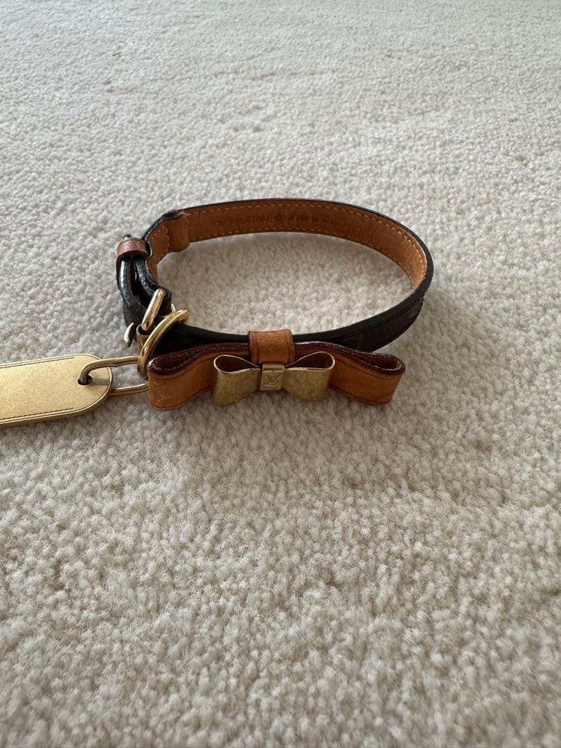 ルイ・ヴィトン リボン付きレザー製 首輪＆リードの通販はau PAY