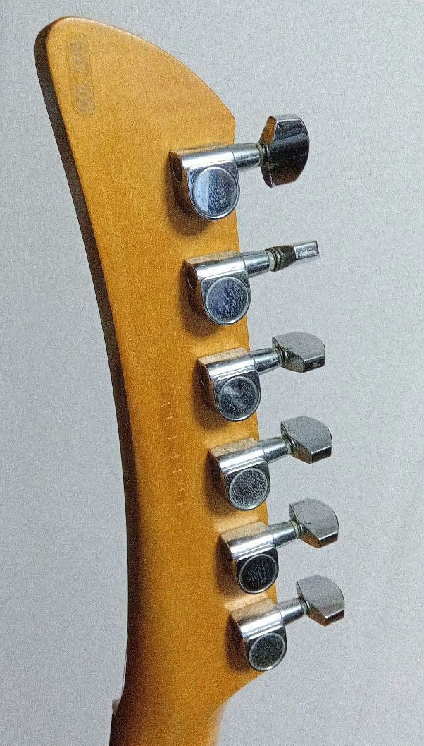 ヤマハエレキギターSGV300